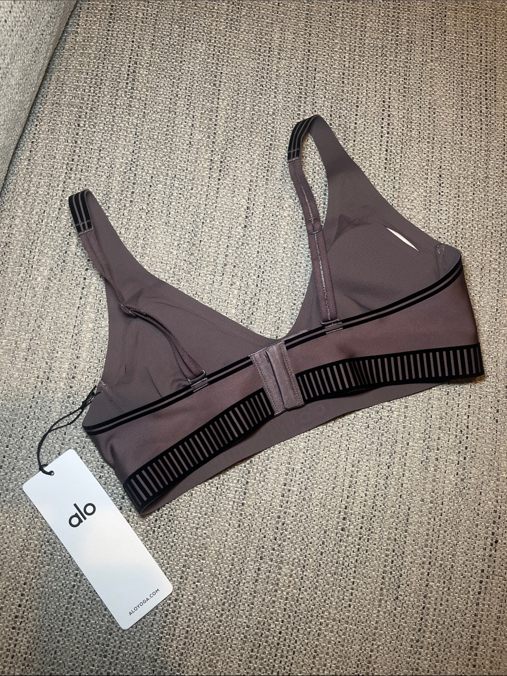 NWT ALO Yoga Airlift Line Up Bra in Raisinette Size Small (clasp bra!) - Picture 4 of 7